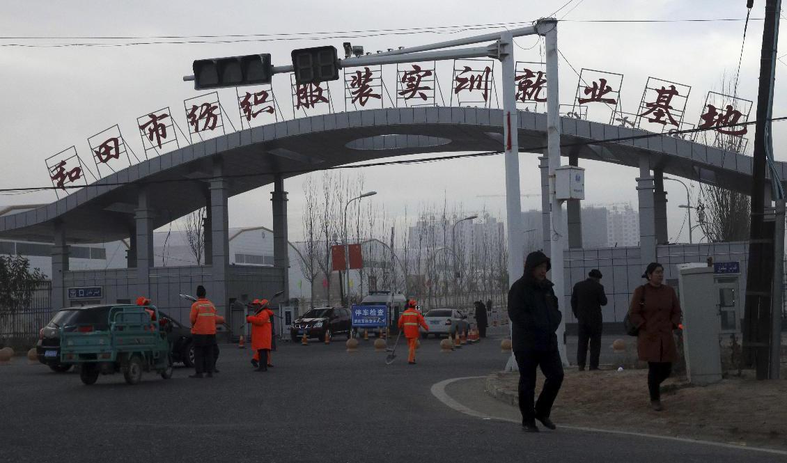 
Entrén till ett interneringsläger i Hotan i verklighetens Xinjiang. Arkivbild. Foto: Ng Han Guan/AP/TT                                            