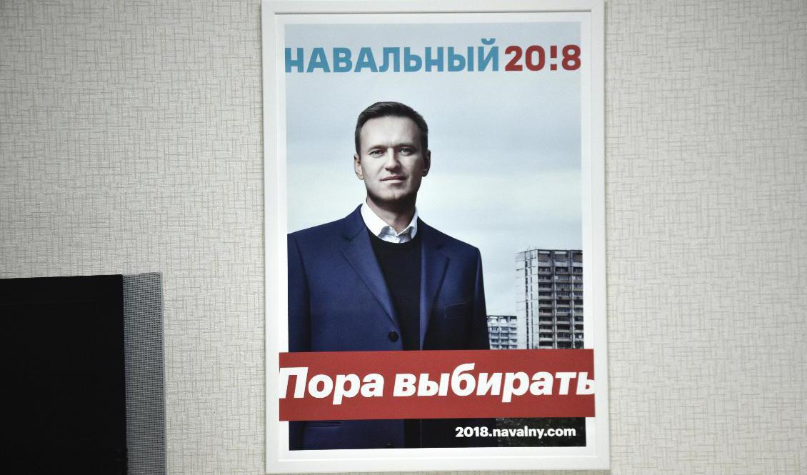 Den ryske fängslade regimkritikern Aleksej Navalnyj på en valaffisch 2018. Arkivbild. Foto: Wiktor Nummelin/TT