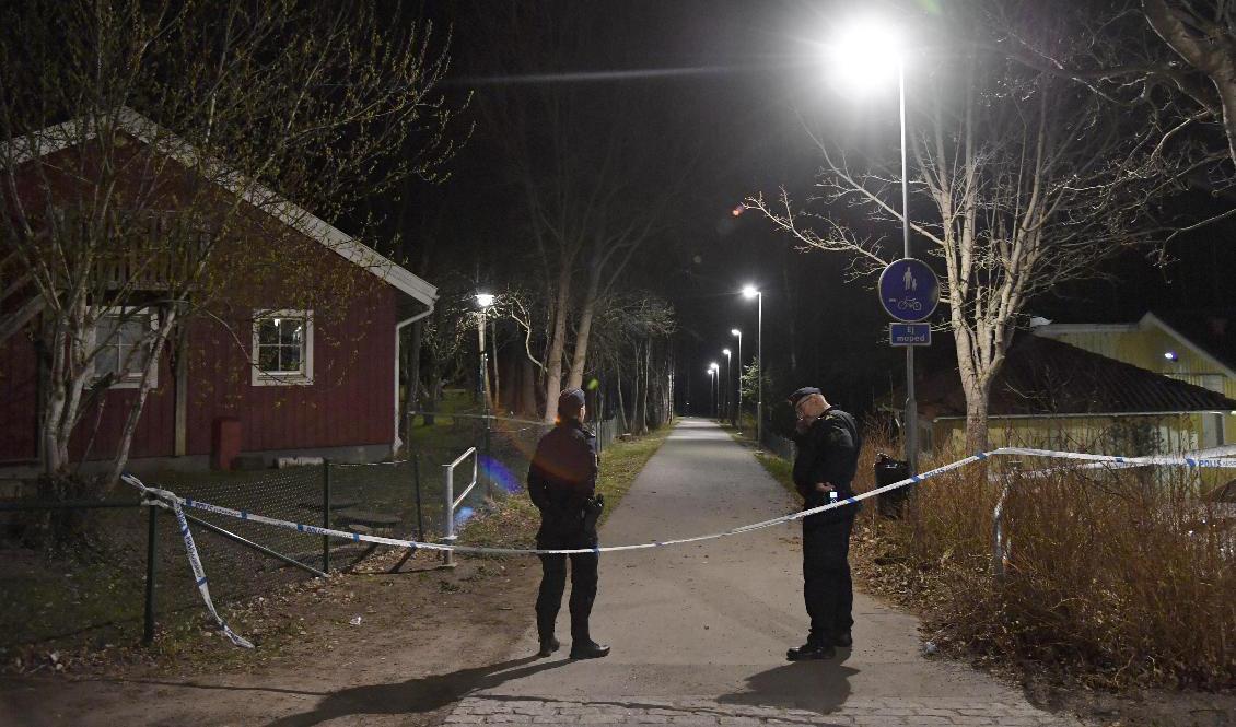 En man i 20-årsåldern sköts i Märsta norr om Stockholm. Foto: Anders Wiklund/TT