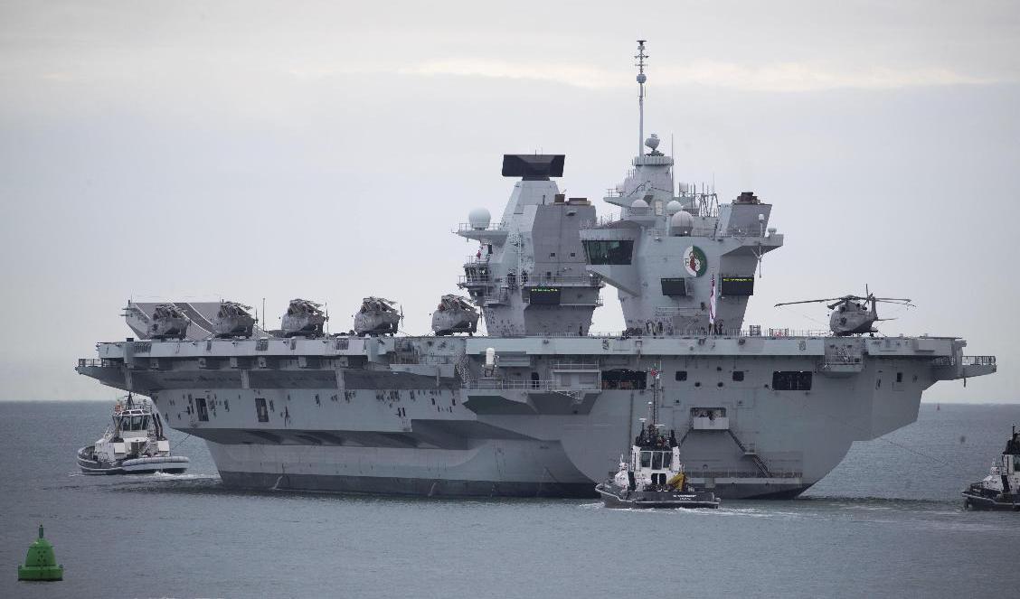 Det brittiska hangarfartyget HMS Queen Elizabeth ska bistå fartygen som skickas till Svarta havet. Foto: Andrew Matthews/AP/TT