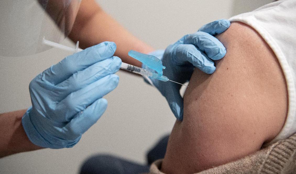 Den tekniska lösningen för ett svenskt vaccinbevis tros vara klar den 1 juni. Arkivbild. Foto: Jessica Gow/TT