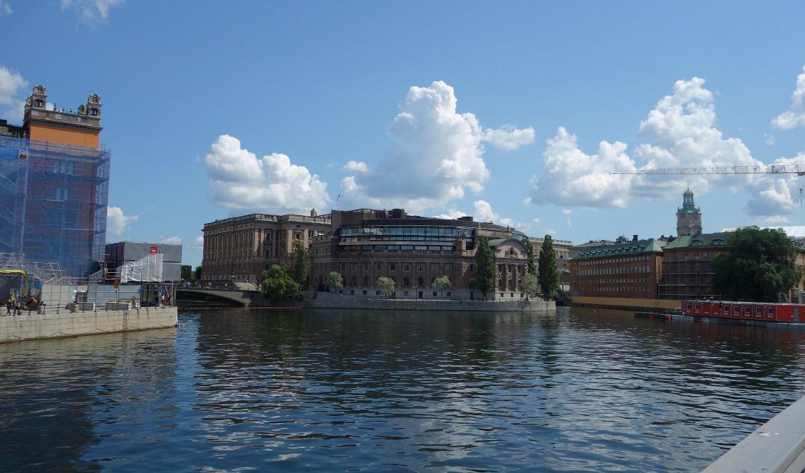 

I mitten av bilden syns riksdagshuset i Stockholm. Foto: Eva Sagerfors                                                                                        