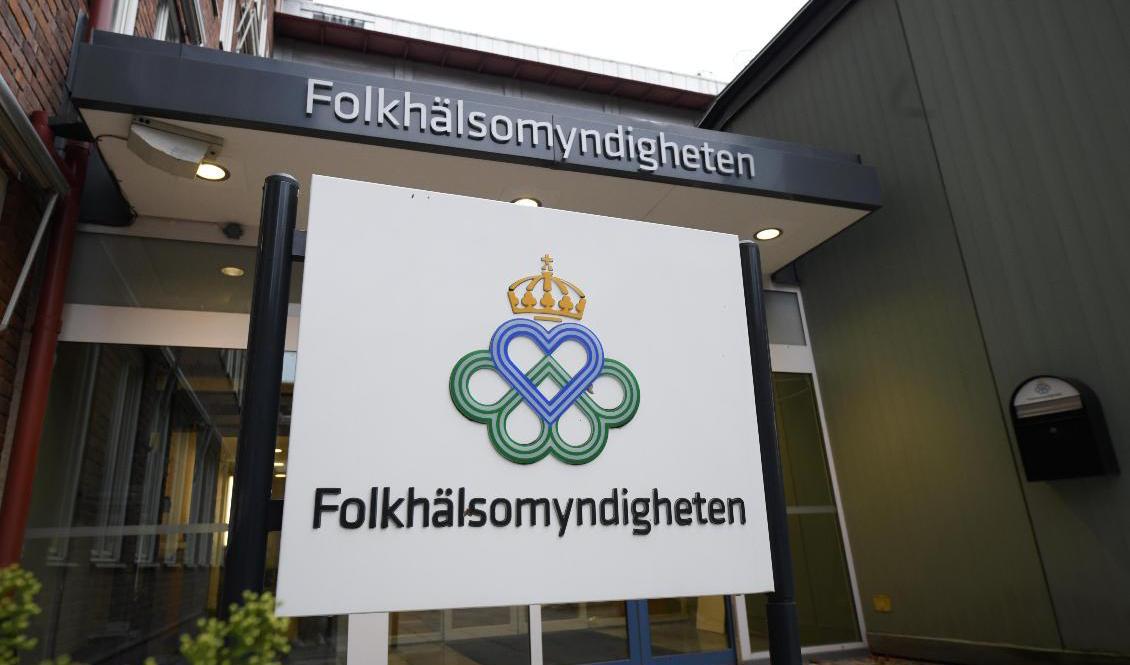 Entrén till Folkhälsomyndigheten i Solna, Stockholm. Arkivbild. Foto: Amir Nabizadeh/TT
