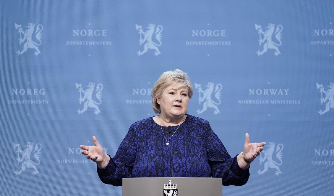 Norges statsminister Erna Solberg berättar om hur framtiden ser ut i Norge. Foto: Stian Lysberg Solum/NTB/TT
