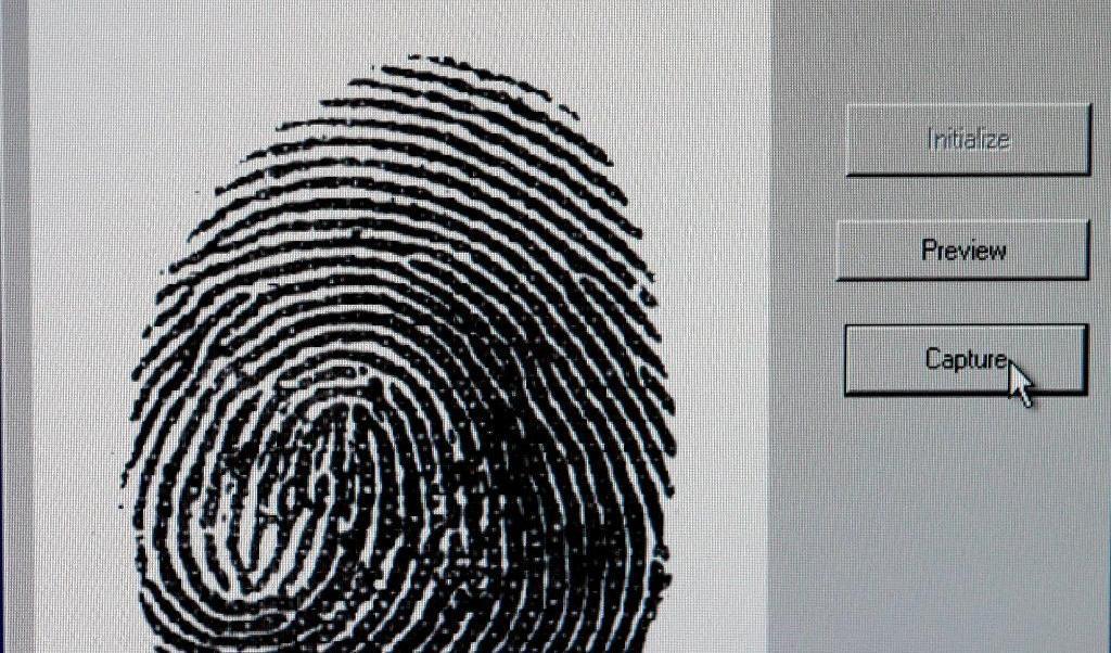 




En utredning ska ta reda på om det går att använda polisens och andra myndigheters register för fingeravtryck och andra biometriska metoder för att spåra brottslingar mera effektivt, så att fler  fall löses. Foto: Per Johannessen                                                                                                                                                                                                                            