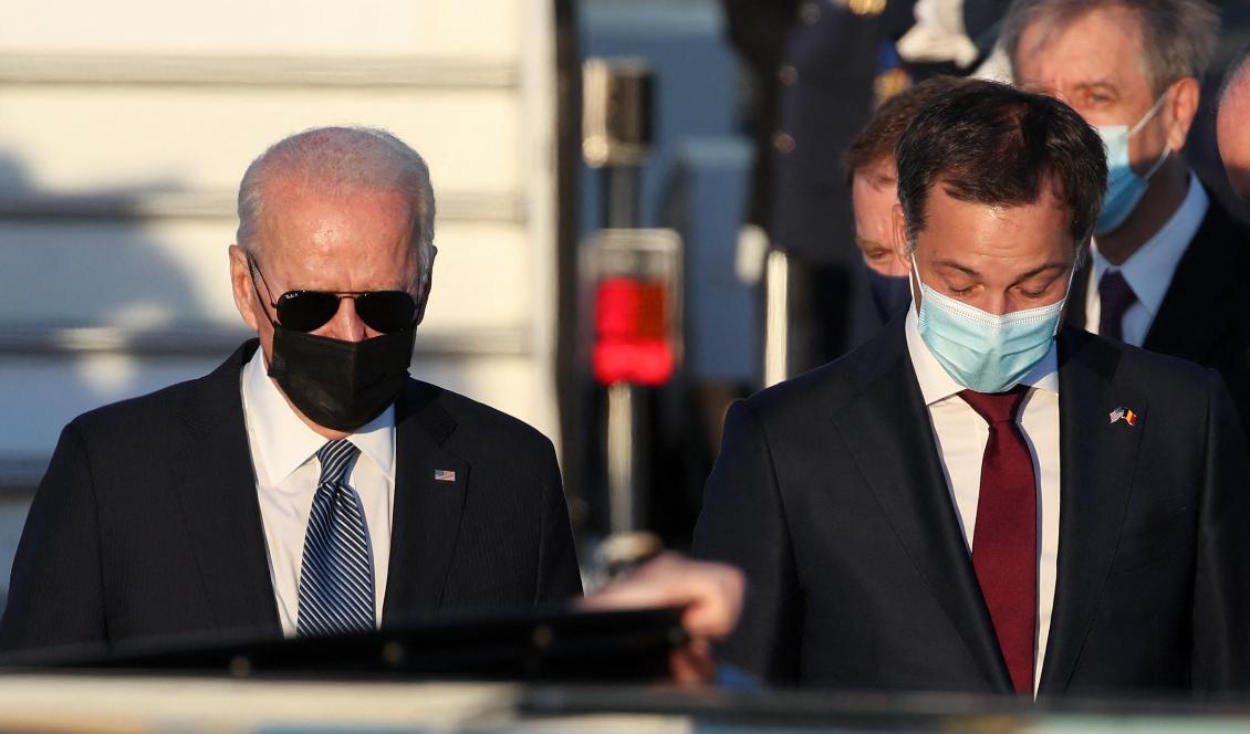 

Belgiens premiärminister Alexander De Croo välkomnar USA:s president Joe Biden i Bryssel den 13 juni 2021. Foto: YVES HERMAN/POOL/AFP via Getty Images                                                                                        