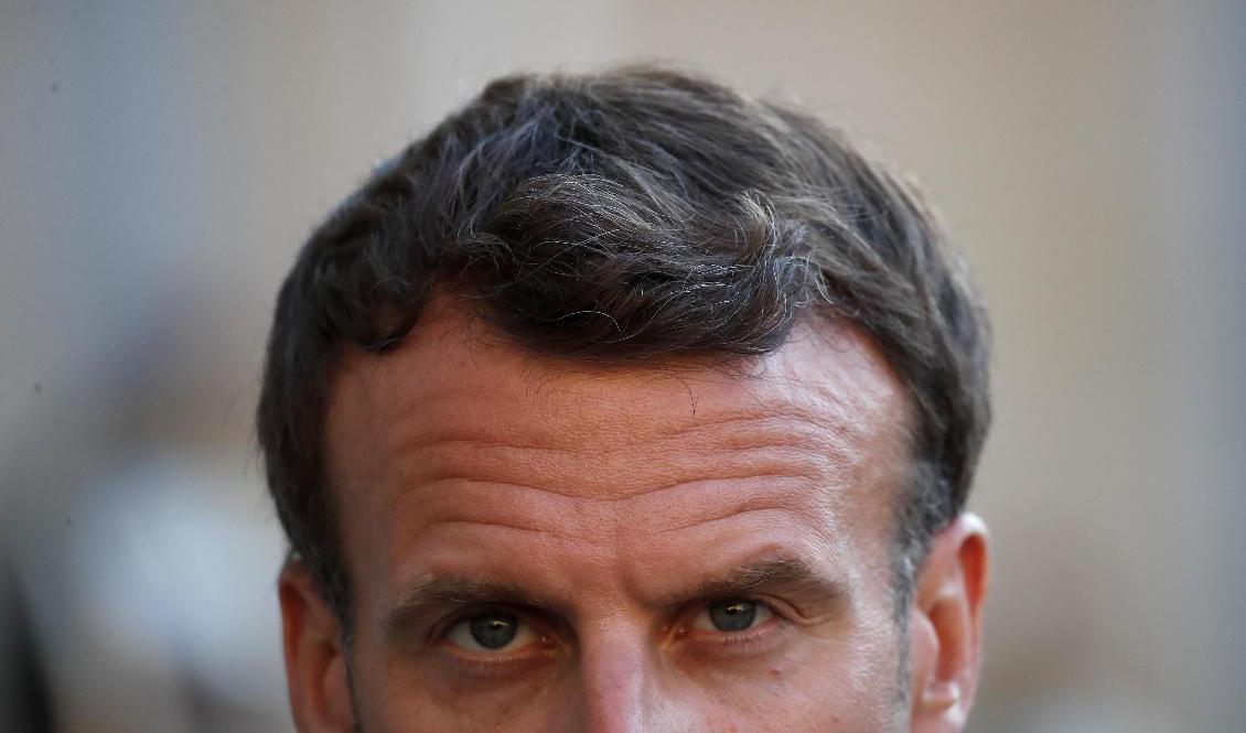 Frankrikes president Emmanuel Macron pausar sin planerade pensionsreform till följd av pandemin. Arkivbild. Foto: Francois Mori/AP/TT