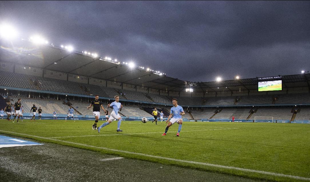 Regeringen vill kunna släppa in mer publik på exempelvis stora fotbollsarenor. Arkivbild. Foto: Andreas Hillergren/TT