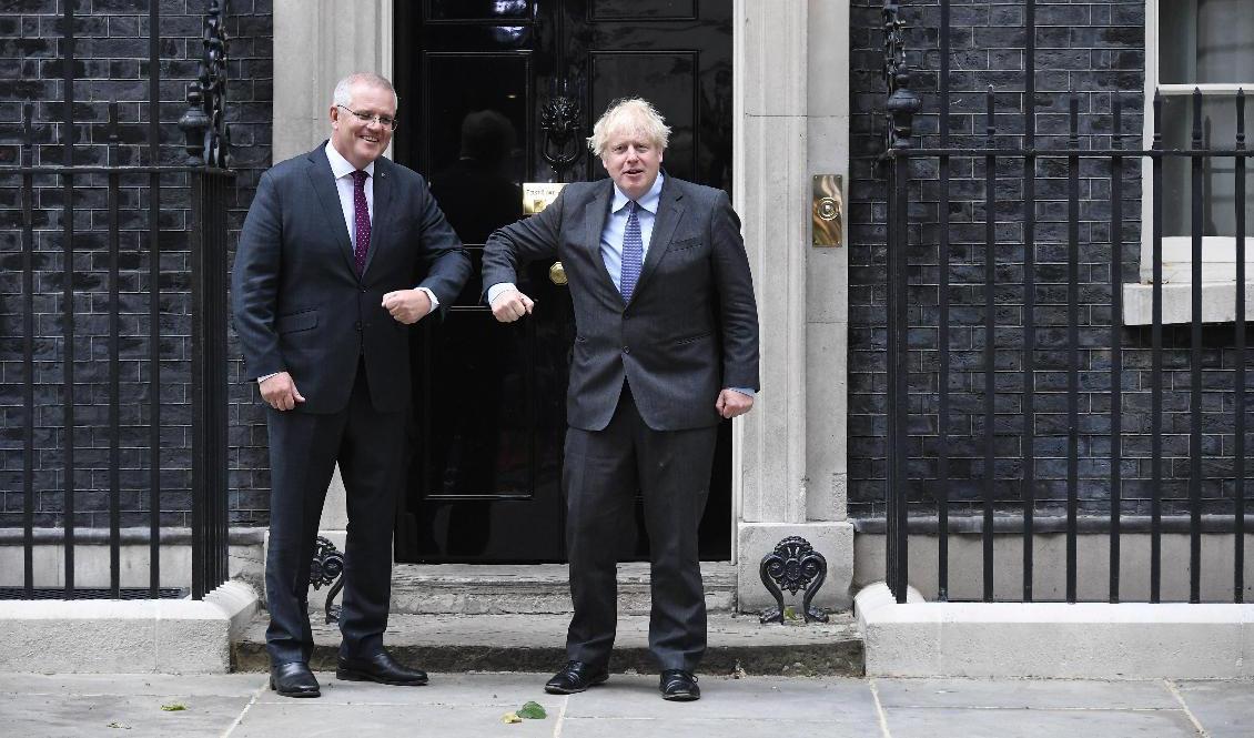 Storbritanniens premiärminister Boris Johnson (till höger) med Australiens premiärminister Scott Morrison vid 10 Downing Street i London i måndags. Foto: Alberto Pezzali/AP/TT