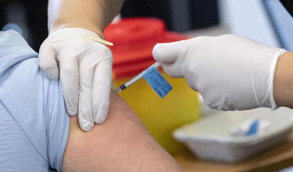 Drygt 250 personer i Sverige har sökt ersättning för biverkningar efter att ha vaccinerat sig mot covid-19. Arkivbild. Foto: Johan Nilsson/TT