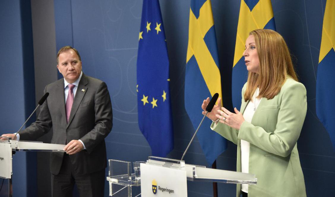 Statsminister Stefan Löfven (S) och Centerpartiets partiledare Annie Lööf håller pressträff. Foto: Lars Schröder/TT