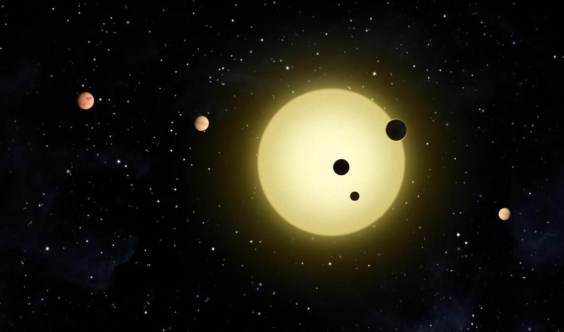 I åtminstone 2|000 solsystem har man potentiellt god utsikt mot vår sol, bedömer forskare. Här har stjärnan Kepler-11 med sex omkringliggande planeter illustrerats. Arkivbild. Foto: Nasa via AP/TT