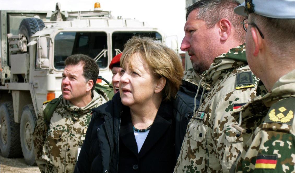 Tysklands förbundskansler Angela Merkel besöker tyska trupper i Afghanistan 2012. Foto: Kristina Dunz/AP/TT