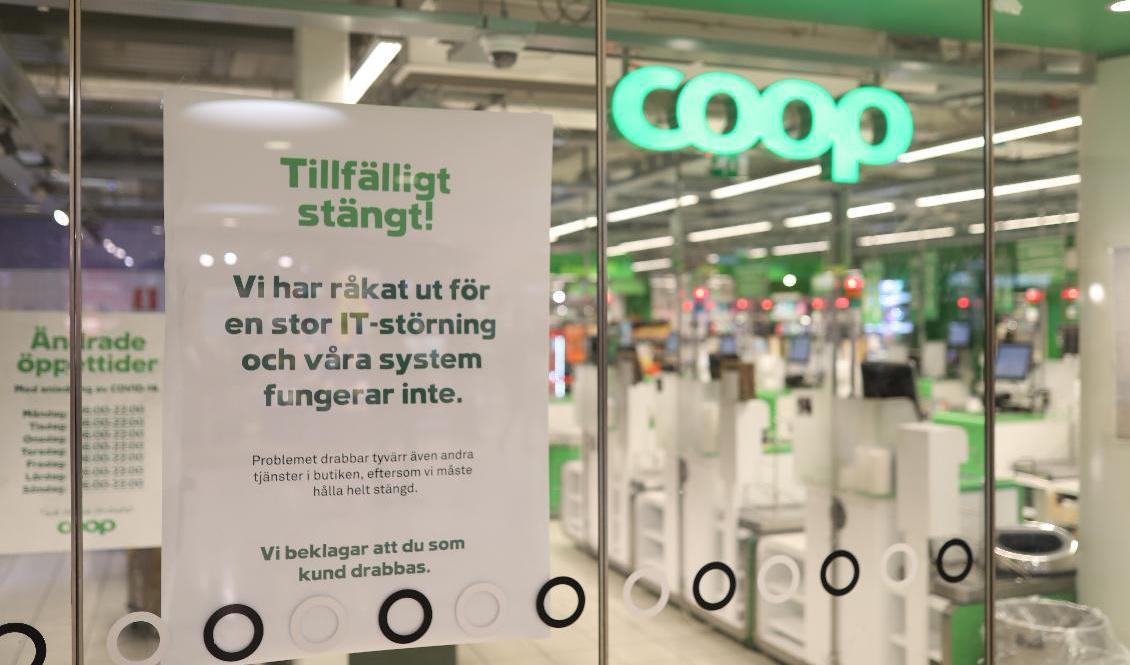 Coop har stängt nästan landets alla 800 butiker efter en it-attack. I nuläget är prognosen att det består hela lördagen. Foto: Ali Lorestani/TT