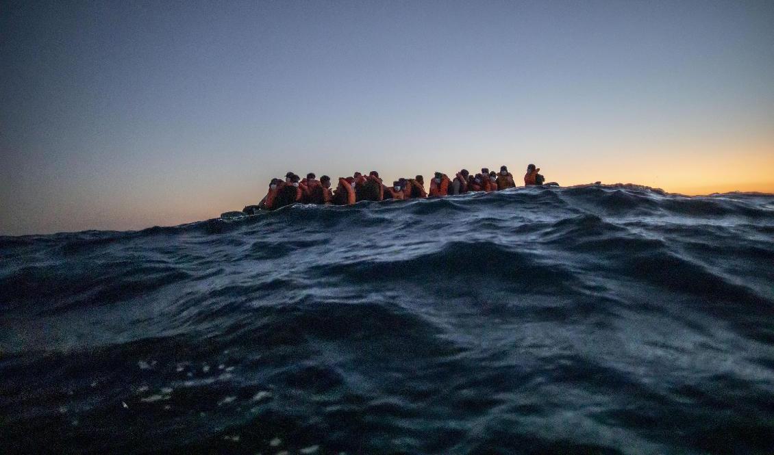 Över 40 migranter befaras ha drunknat utanför Tunisiens kust efter att båten de färdades i sjunkit. Arkivbild. Foto: Bruno Thevenin/AP/TT