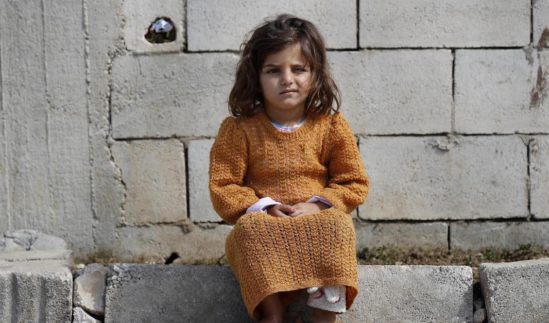 Många flyktingar kommer drabbas hårt om bristen på vatten blir ännu större. Flickan på bilden är syrisk flykting och bor i ett läger i Bekaadalen i östra Libanon. Arkivbild. Foto: Hussein Malla/AP/TT