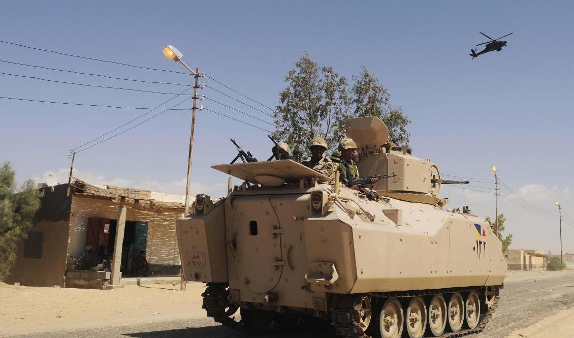 Egyptiska soldater patrullerar i norra Sinai. Arkivbild. Foto: AP/TT
