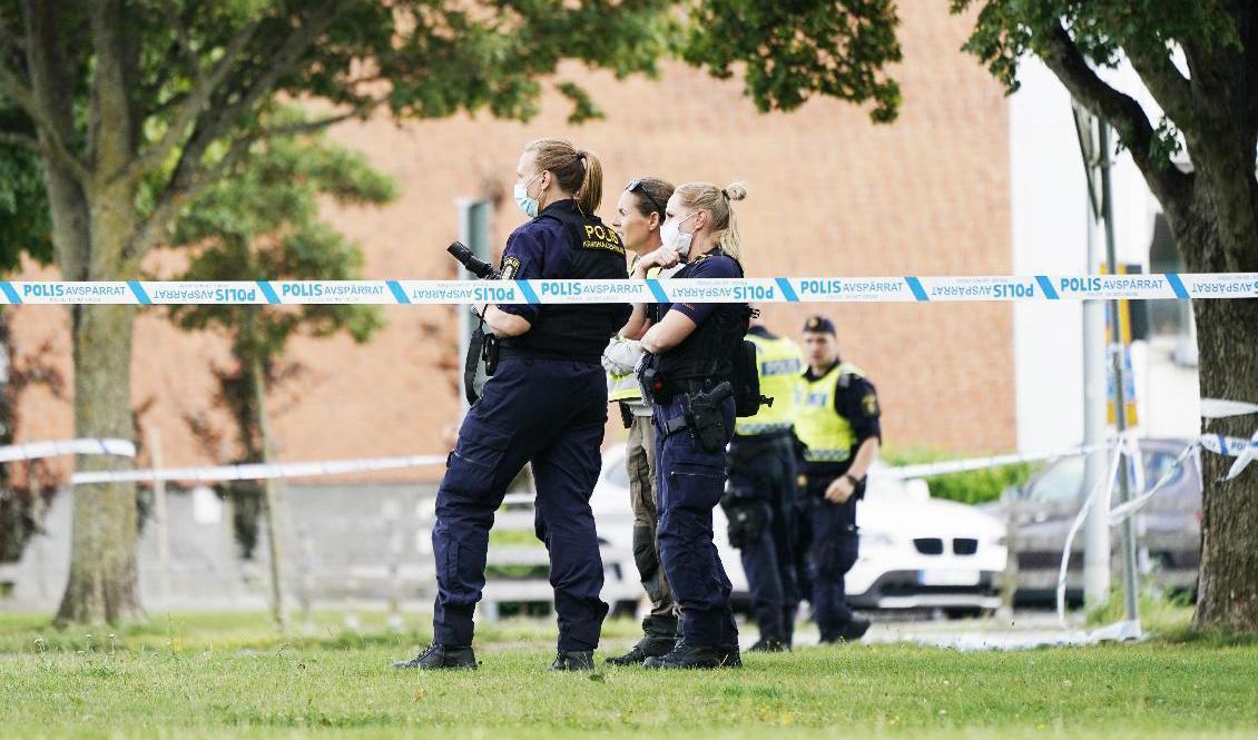 Polisens tekniker på plats efter skottlossningen i Kristianstad. Foto: Johan Nilsson/TT