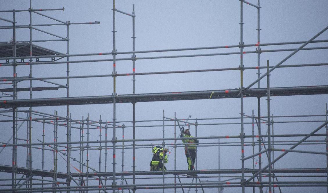 Andelen sjuka i privat byggindustri sjönk i fjol. Arkivbild. Foto: Hossein Salmanzadeh/TT