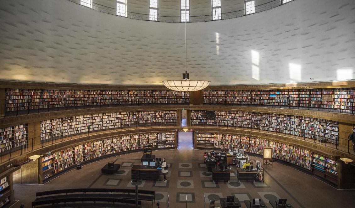 Stockholms stadsbibliotek provar en ny metod för att komma till rätta med oroligheter på biblioteket. Arkivbild. Foto: Staffan Löwstedt/SvD/TT