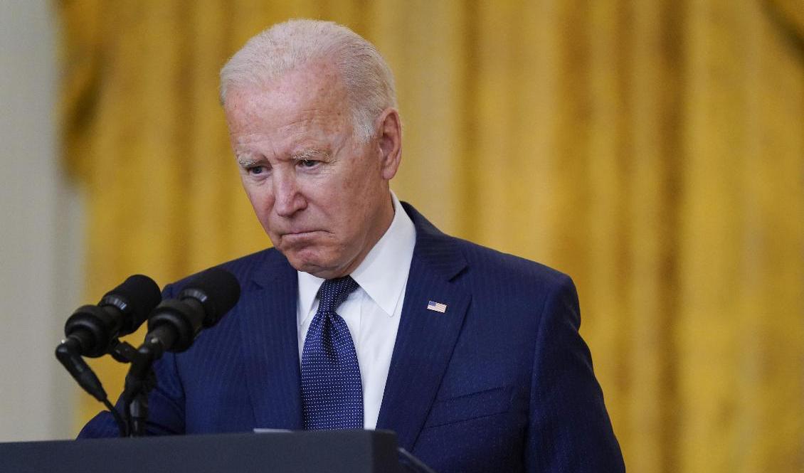 President Joe Biden möter pressen efter terrordådet vid Kabuls flygplats. Foto: Evan Vucci/AP/TT