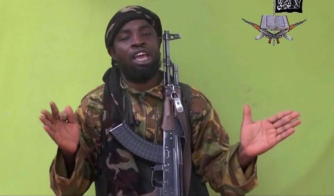 Terrorgruppen Boko Harams tidigare ledare Abubakar Shekau i skärmdump från nätverkets egna material från 2014. Arkivbild. Foto: AP/TT