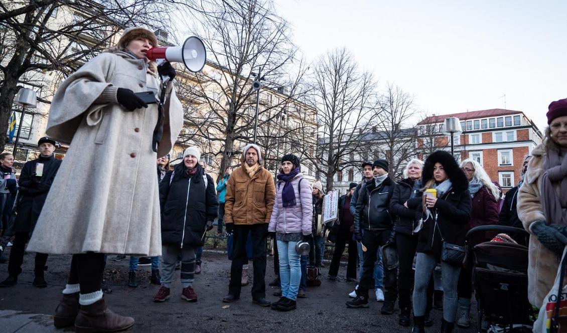 

Debattören menar att inskränkningar mot rörelsefriheten är en form av medicinsk apartheid. Bilden visar en demonstration mot restriktioner på grund av covid-19, i Stockholm i december 2020. Foto: Sofia Drevemo                                                                                        