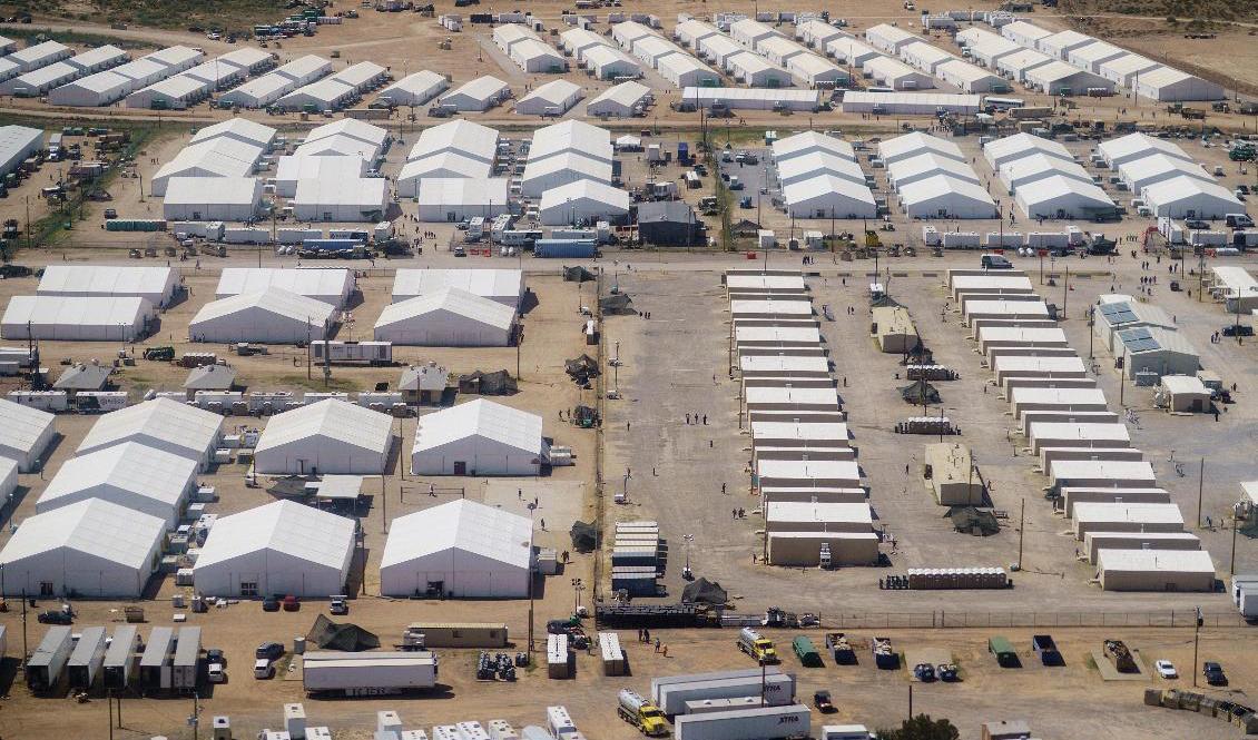 En militärbas i Fort Bliss i New Mexico har gjorts om till ett flyktingläger för människor från Afghanistan. Foto: David Goldman/AP/TT