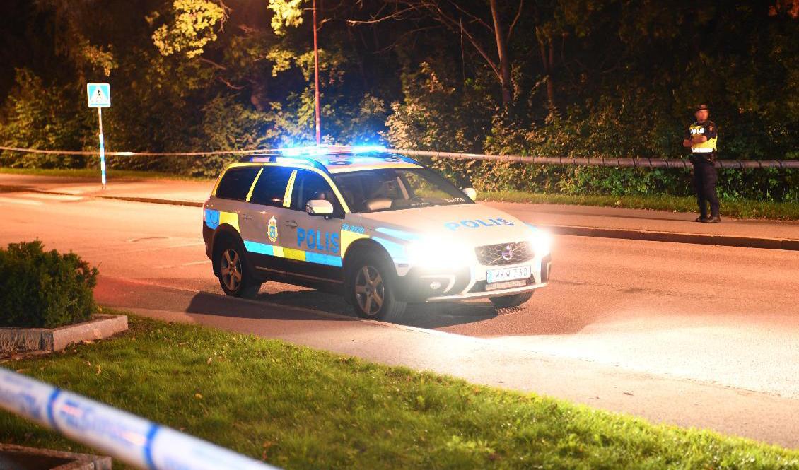 Skott har avlossats i Ulvsunda i västra Stockholm. Foto: Fredrik Sandberg/TT