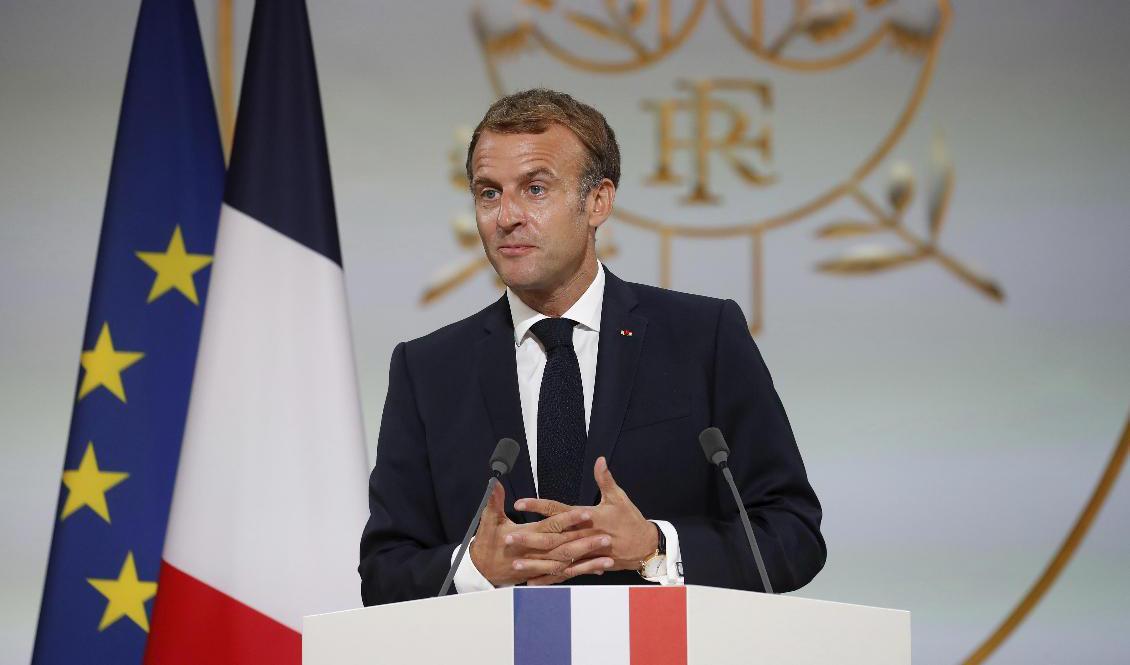 Frankrikes president Emmanuel Macron har beslutat att den franska ambassadören ska återvända till USA. Arkivbild. Foto: Gonzalo Fuentes/AP/TT
