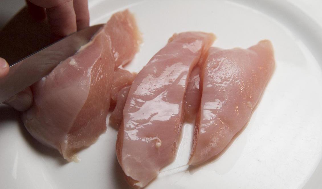 Kycklingkött utan salmonellagaranti får inte säljas i Sverige. Arkivbild. Foto: Terje Bendiksby/NTB/TT