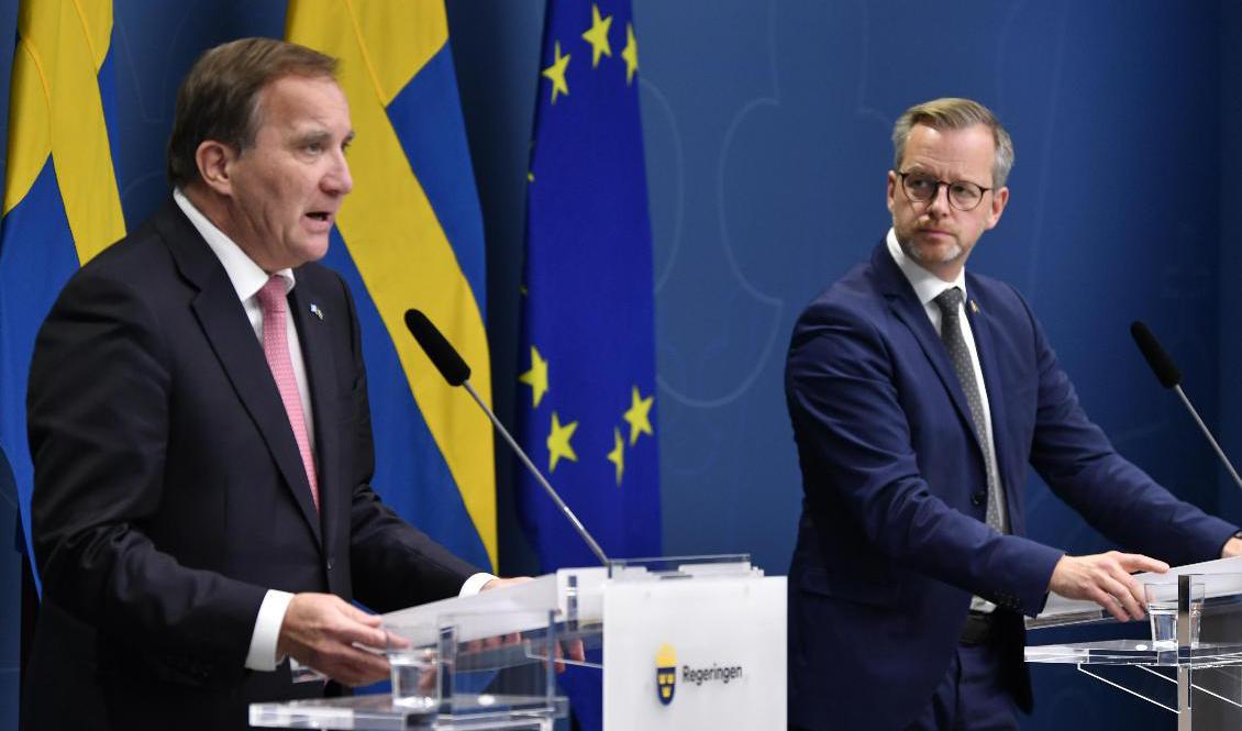 Statsminister Stefan Löfven (S) och inrikesminister Mikael Damberg (S) håller pressträff om explosionen i ett flerfamiljshus i Göteborg. Foto: Henrik Montgomery/TT