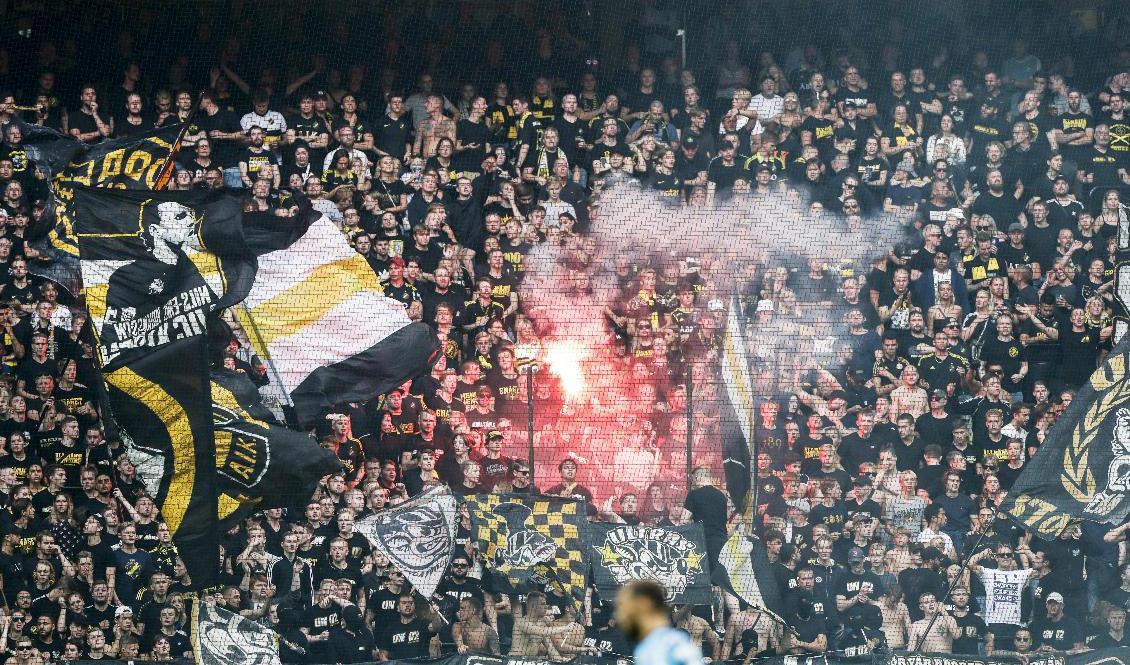 AIK-klacken under ett derby mot Djurgården 2019. Arkivbild. Foto: Christine Olsson/TT