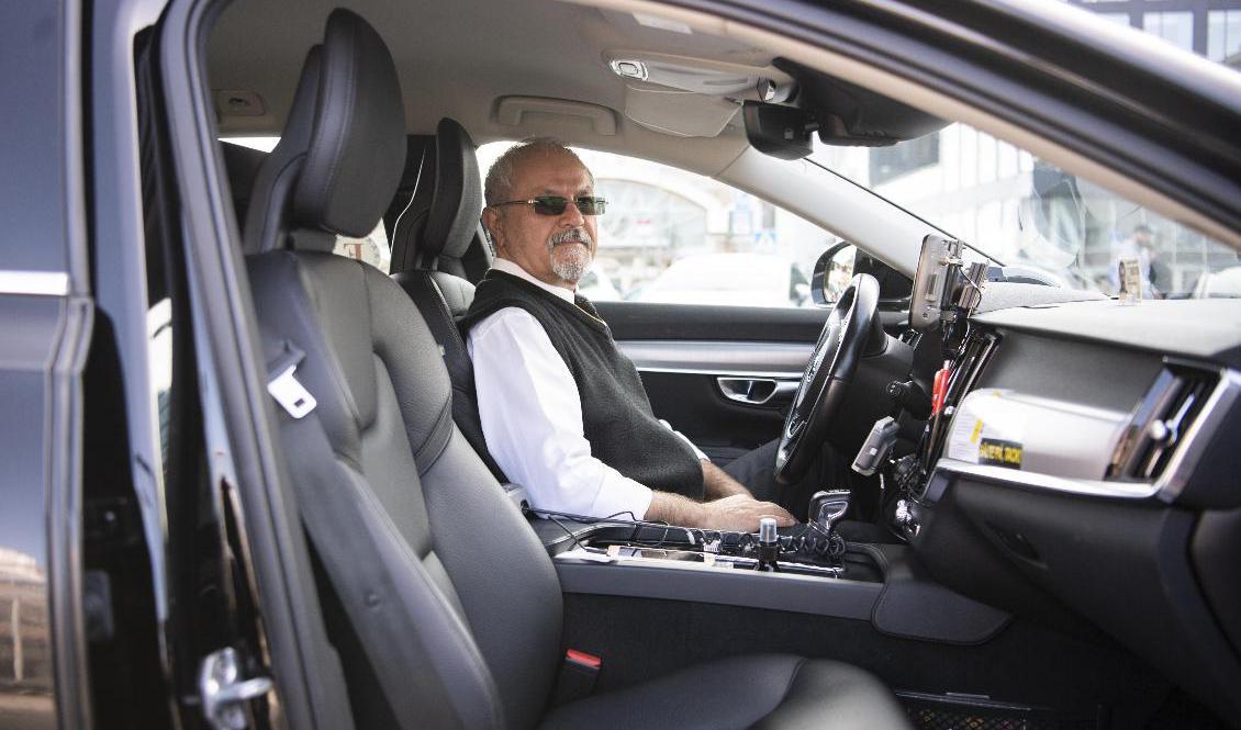 Taxichaufförer hör till en yrkesgrupp som ofta drabbas av skador som kan relateras till stillasittande arbete. Arkivbild. Foto: Amir Nabizadeh/TT