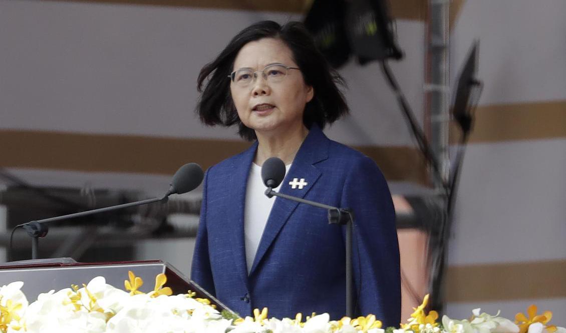 
Taiwans president Tsai Ing-Wen vid talet som hölls i Taipei under söndagen. Foto: Chiang Ying-Ying/AP/TT                                            