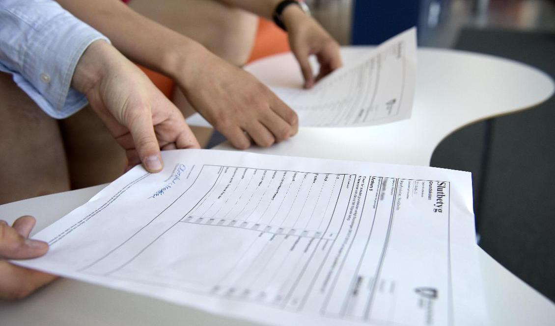 Bland annat skolors genomsnittliga betygsnivå går att jämföra via SCB. Arkivbild. Foto: Jessica Gow/TT