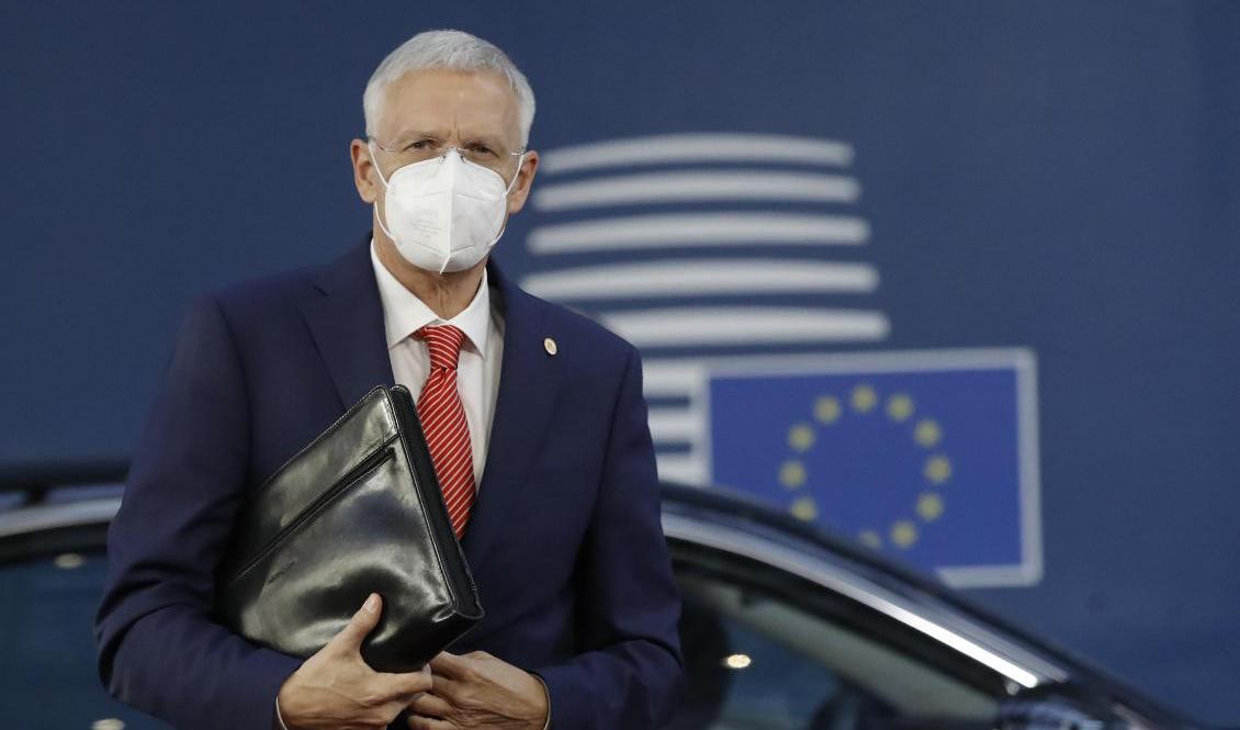 Lettlands premiärminister Krisjanis Karins har fått besked om att Sverige ska hjälpa till med bland annat ventilatorer. Foto: Olivier Hoslet/AP/TT