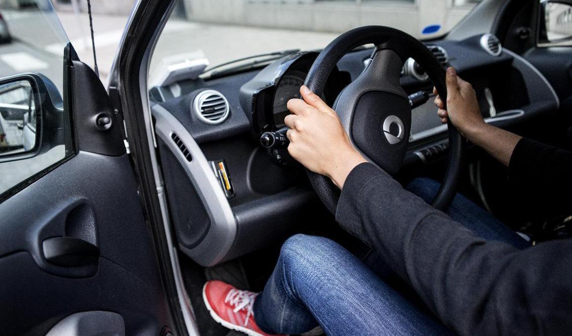 Nu vill regeringen stöpa om subventionerna av arbetsresor. Samåkning och kollektivtrafik ska löna sig mer. Arkivbild. Foto: Christine Olsson/TT