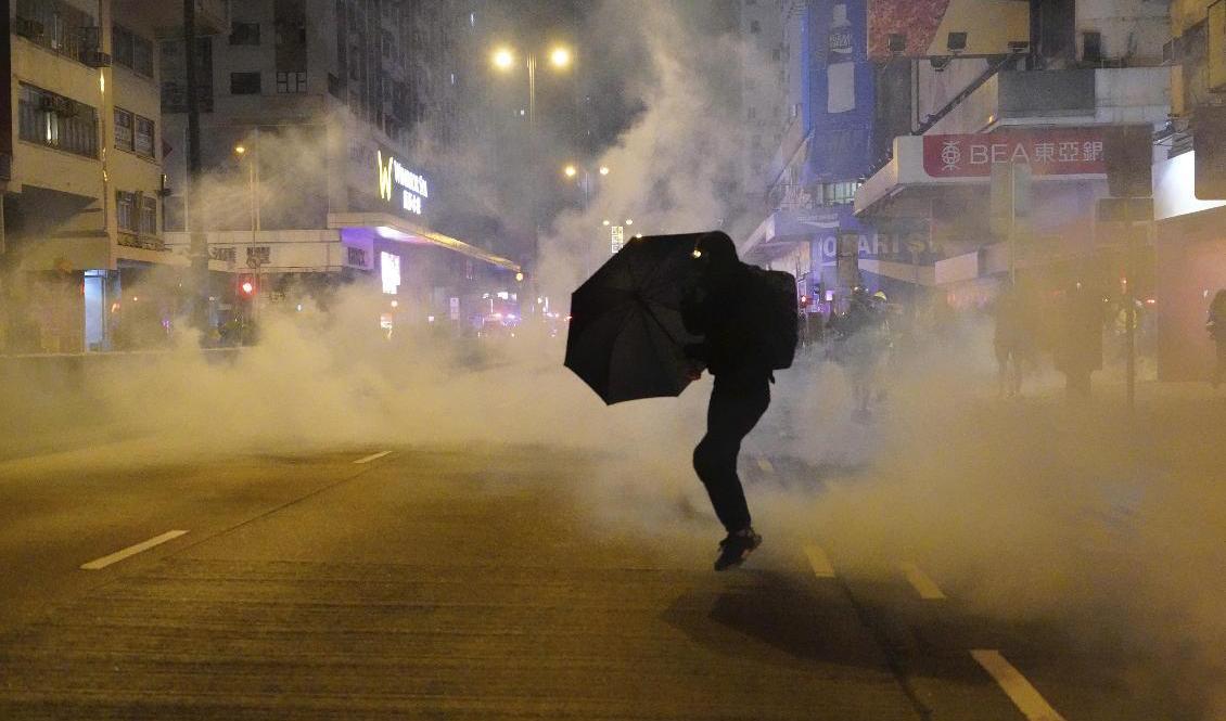 Amnesty lämnar Hongkong. Bild från en demonstration förra året. Foto: Vincent Yu/AP/TT