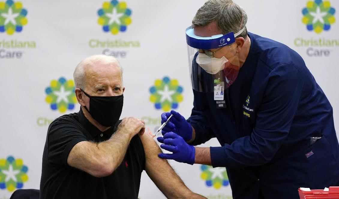 USA:s president Joe Biden vill ställa vaccinkrav på stora arbetsgivare, men rättsväsendet säger ifrån. Arkivbild. Foto: Susan Walsh/AP/TT