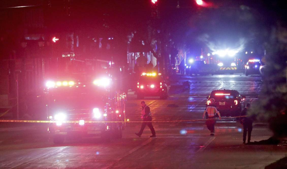 Minst fem människor dog när en bil körde rakt in i en julparad i Wisconsin. Foto: Mike De Sisti/AP/TT