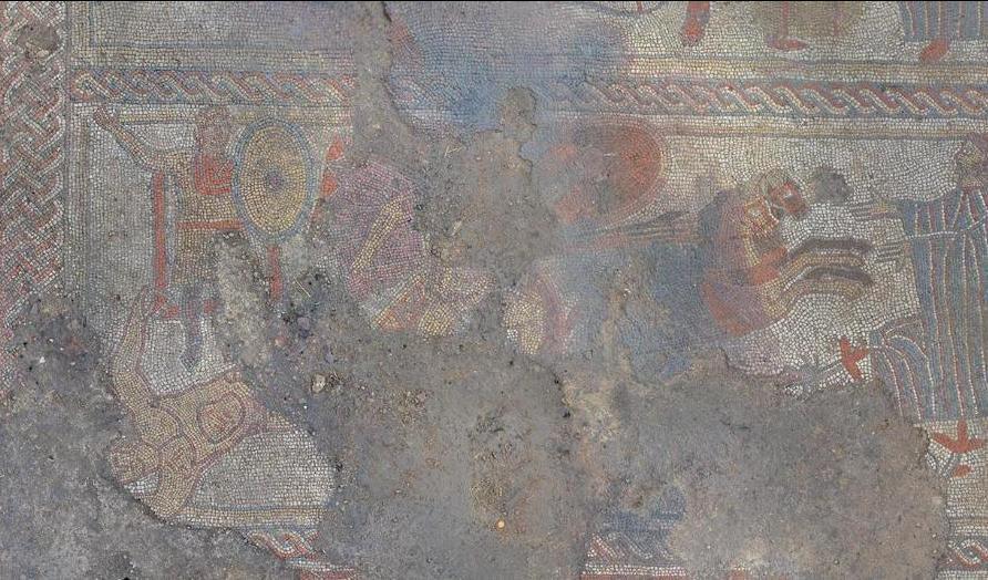 Under en brittisk åker låg denna romerska mosaik som föreställer en scen från Trojanska kriget. Pressbild. Foto: University of Leicester Archaeological Services/AP