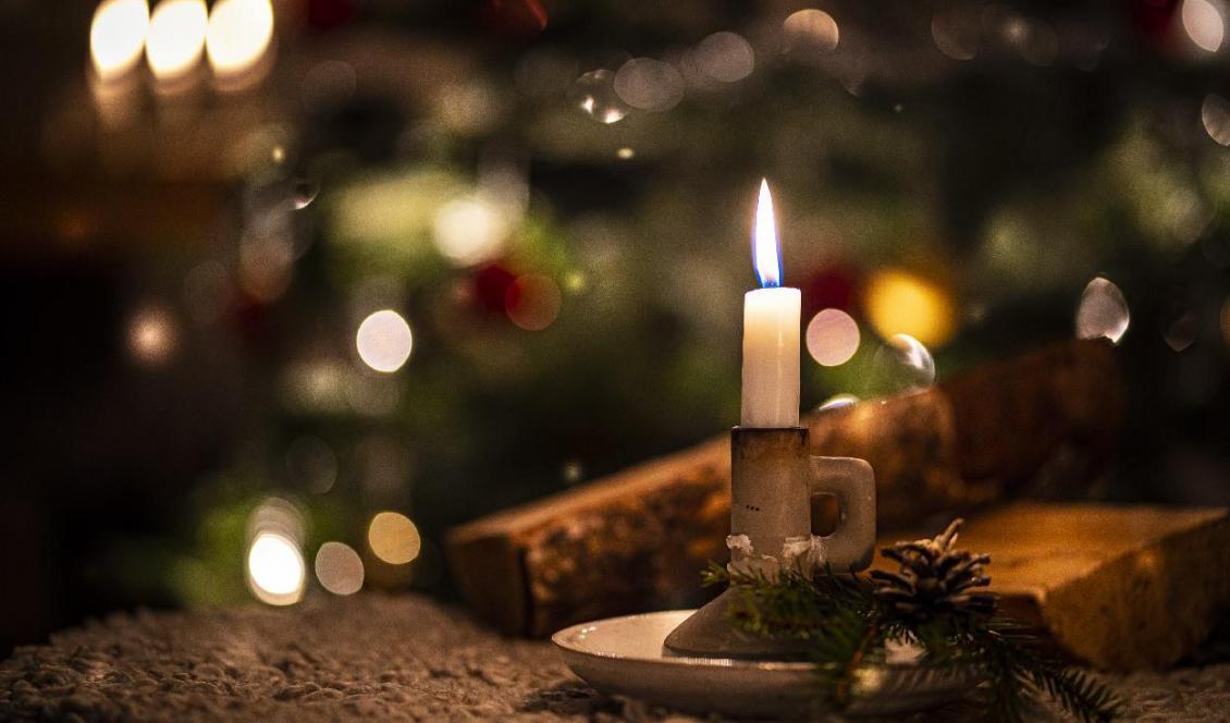 
Tänd ljus hemma, sjung en psalm eller någon annan sång som påminner om julen och livets alla gåvor. Foto: Sofia Drevemo                                            