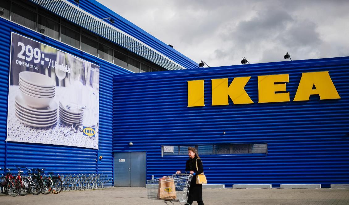 

Ikea kommer att stegvis fasa ut plast i sina förpackningar som ska ersättas med återvunnet och förnybart material. Senast 2028 ska all plast vara borta. Foto: Jonathan Nackstrand/AFP via Getty Images                                                                                        