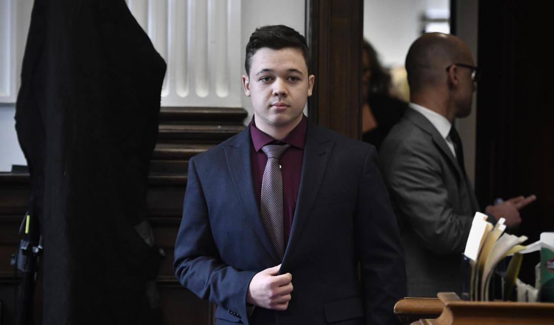 

18-årige Kyle Rittenhouse i domstolen i Kenosha i Wisconsin den 19 november 2021. Foto: Sean Krajacic – Pool/Getty Images                                                                                        