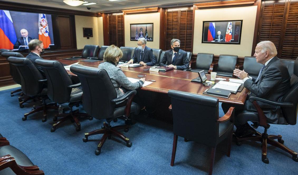 USA:s president Joe Biden under det digitala toppmötet med Rysslands president Vladimir Putin. Bilden är distribuerad av Vita huset. Foto: Adam Schultz/Vita huset/AP/TT