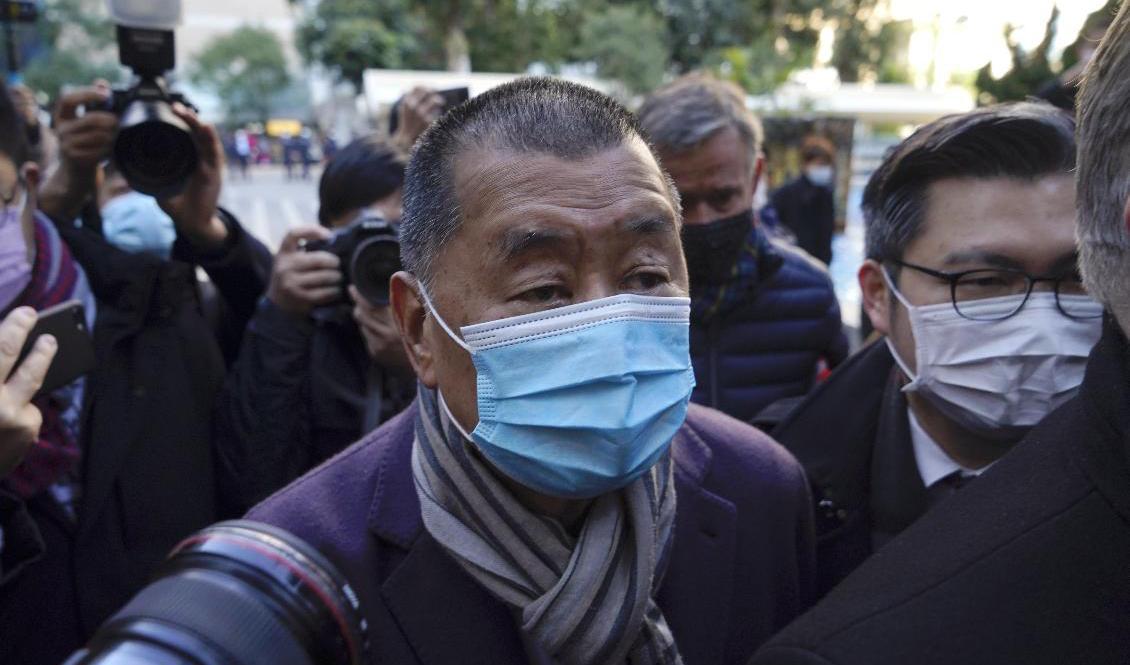 Den prodemokratiske mediemogulen Jimmy Lai har ännu en gång dömts i en domstol i Hongkong. Bilden är tagen i samband med en tidigare rättegång i december 2020. Foto: Kin Cheung/AP/TT