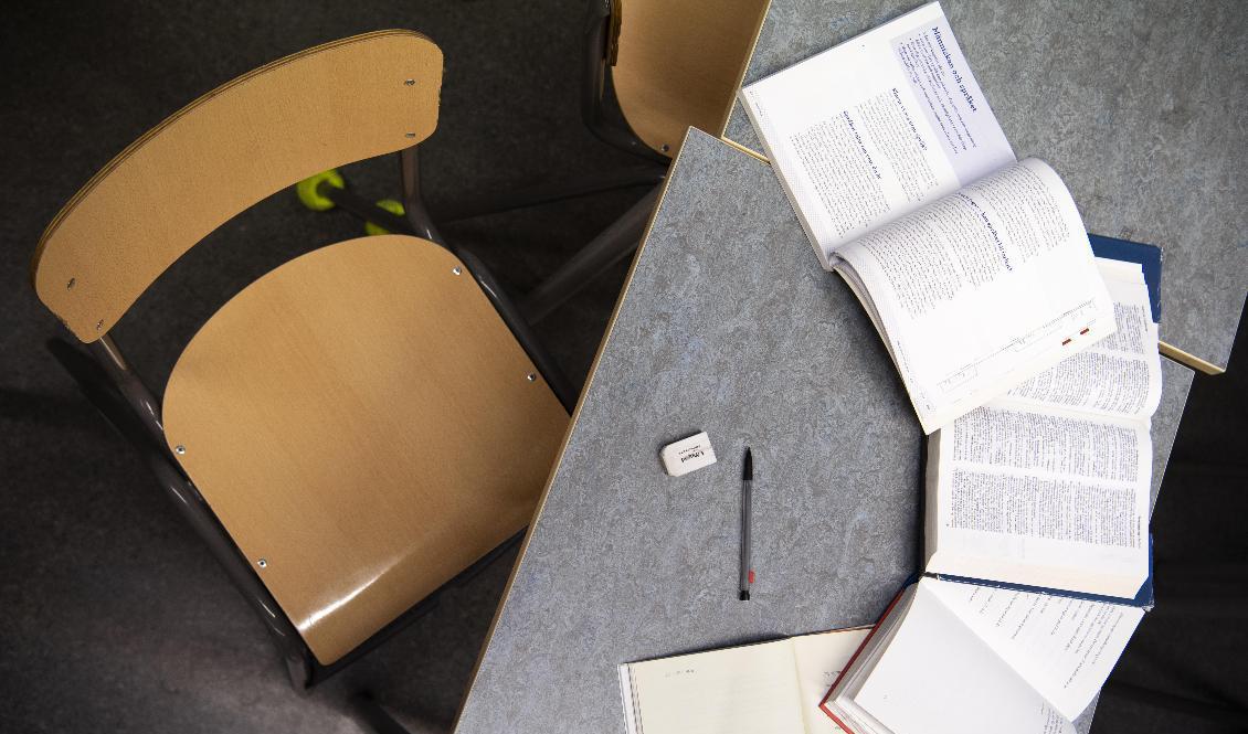 Även om lärarbristen ser ut att bli mindre är den fortfarande ett påtagligt problem, enligt Skolverket. Arkivbild. Foto: Henrik Montgomery/TT