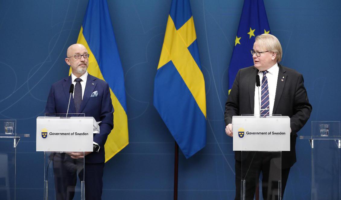 Oleksij Reznikov och Peter Hultqvist (S) vid tisdagens pressträff. Foto: Christine Olsson/TT