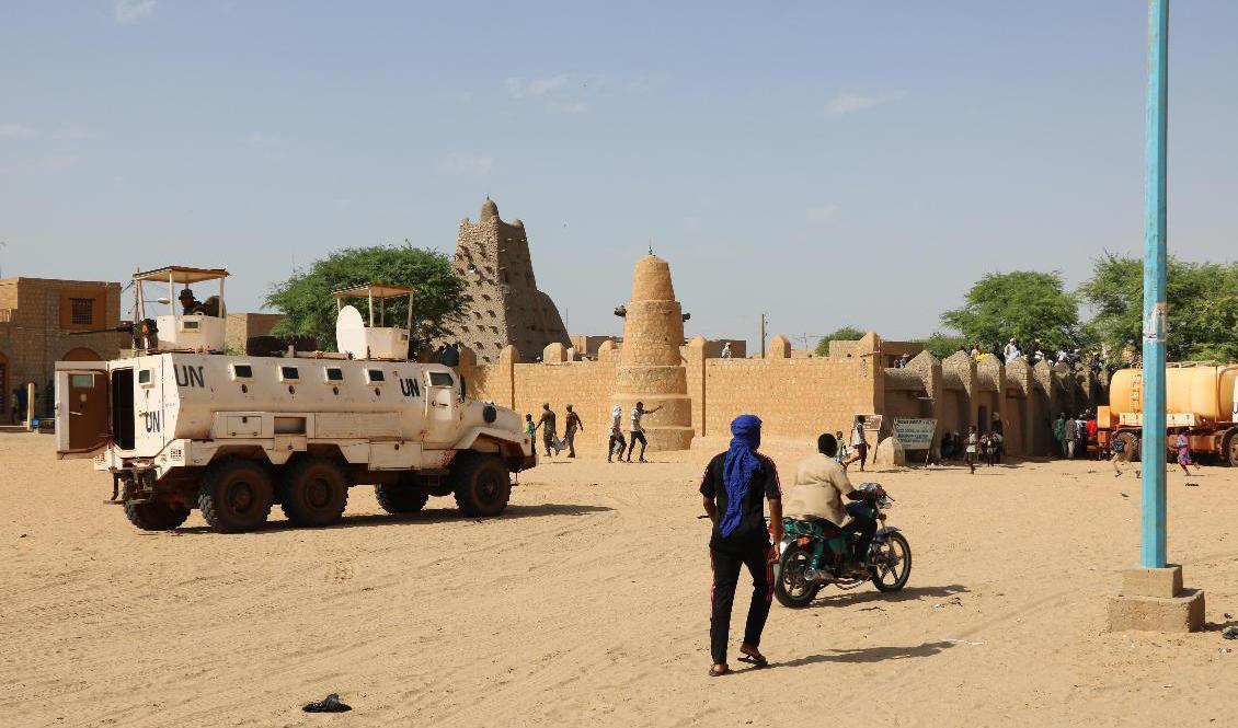 Fredsbevarande FN-styrkor patrullerar i Timbuktu i september i år. Franska styrkor har efter nio år nu lämnat staden. Foto: Moulaye Sayah/AP/TT